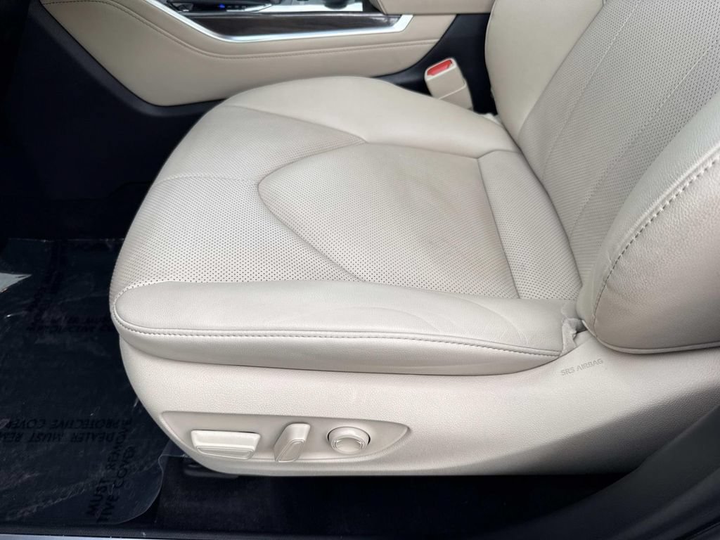 Used 2024 Toyota Highlander Limited AWD/4WD image 27