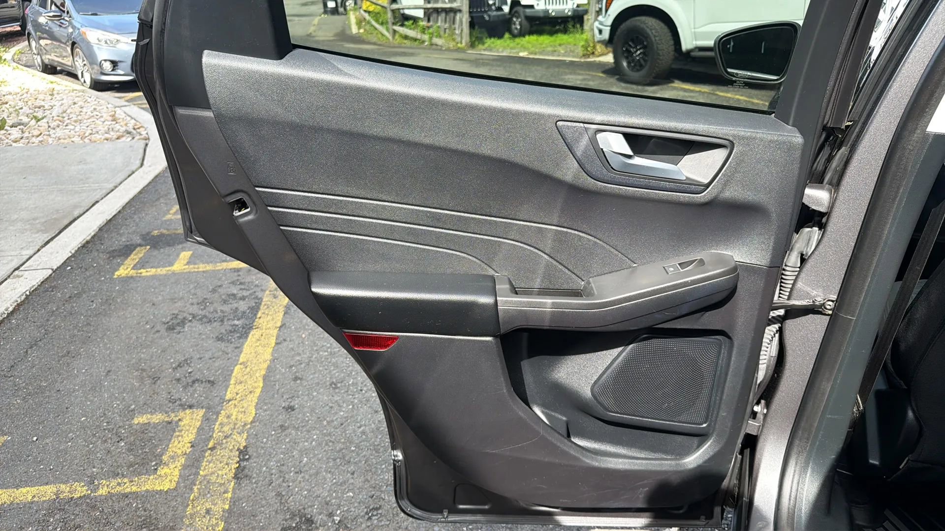 Used 2021 Ford Escape SE w/ SE Sport Appearance Package AWD/4WD image 14