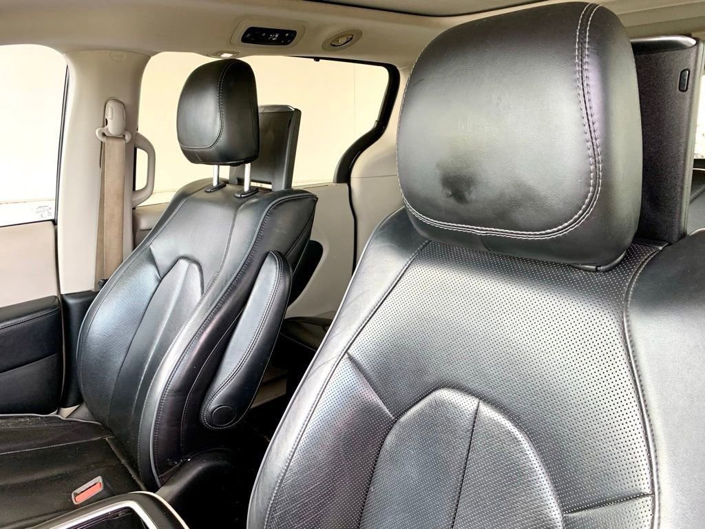 Used 2018 Chrysler Pacifica Limited w/ Tire & Wheel Group image 12