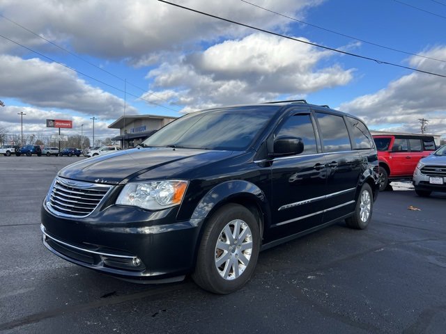 Used 2016 Chrysler Town & Country Touring image 7
