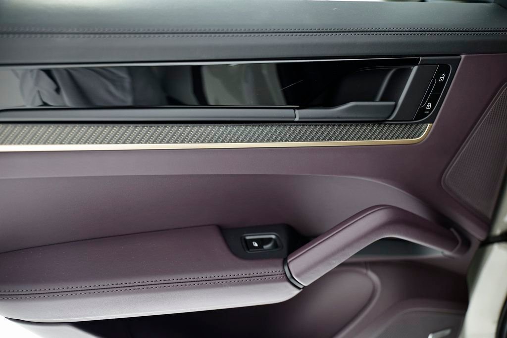 Certified 2025 Porsche Cayenne AWD/4WD image 26