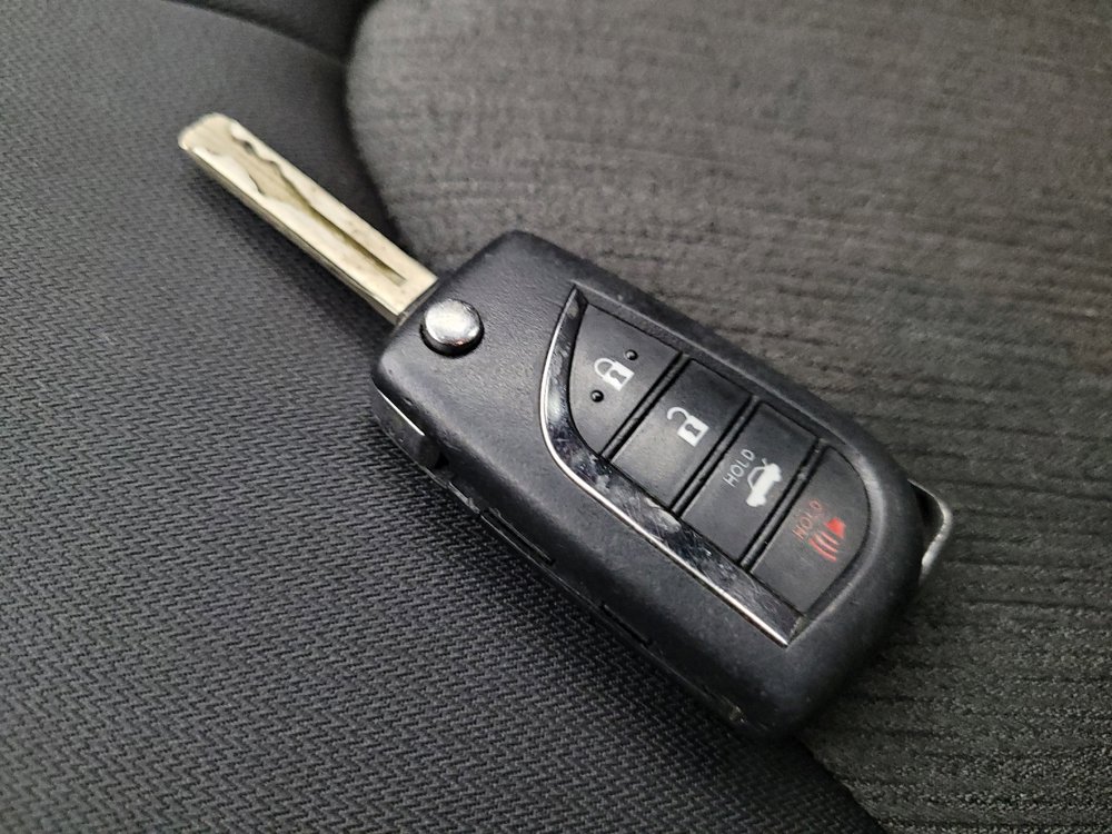 Used 2019 Toyota Camry LE image 32