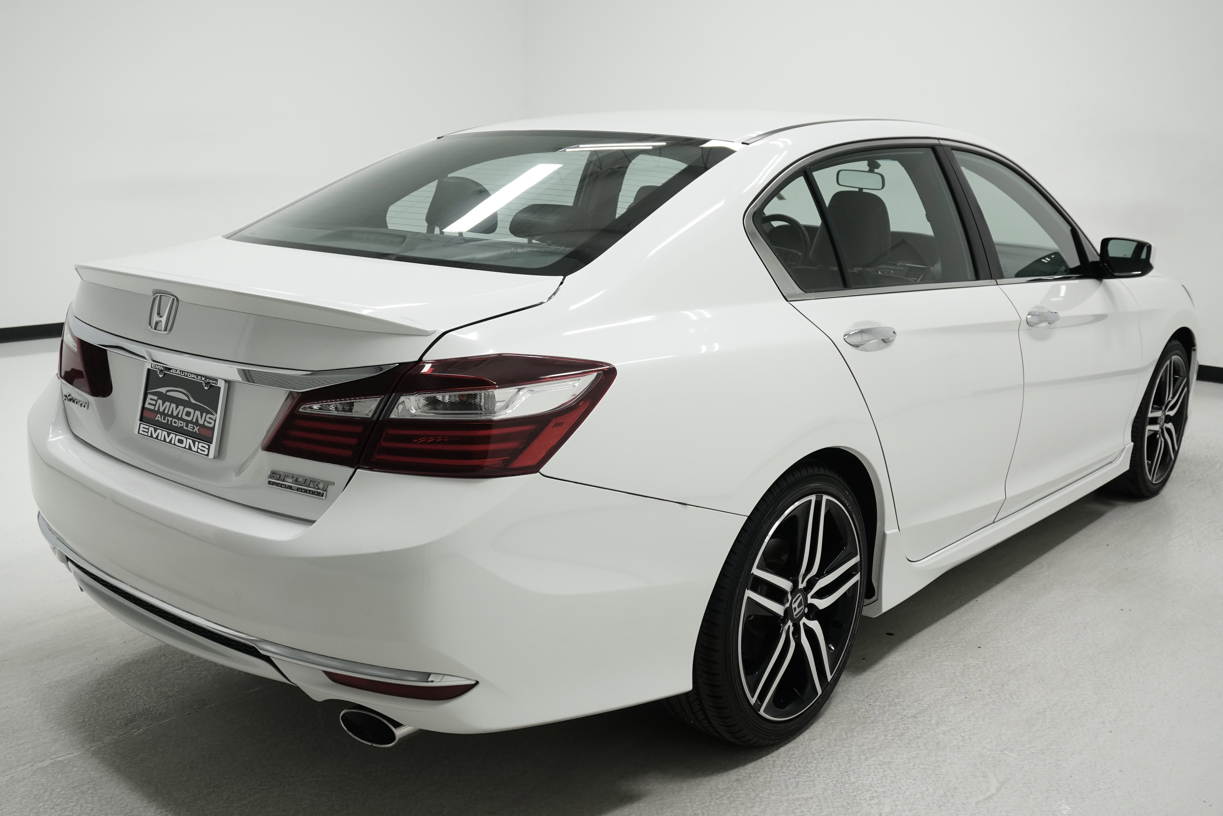 Used 2017 Honda Accord Sport Special Edition image 4