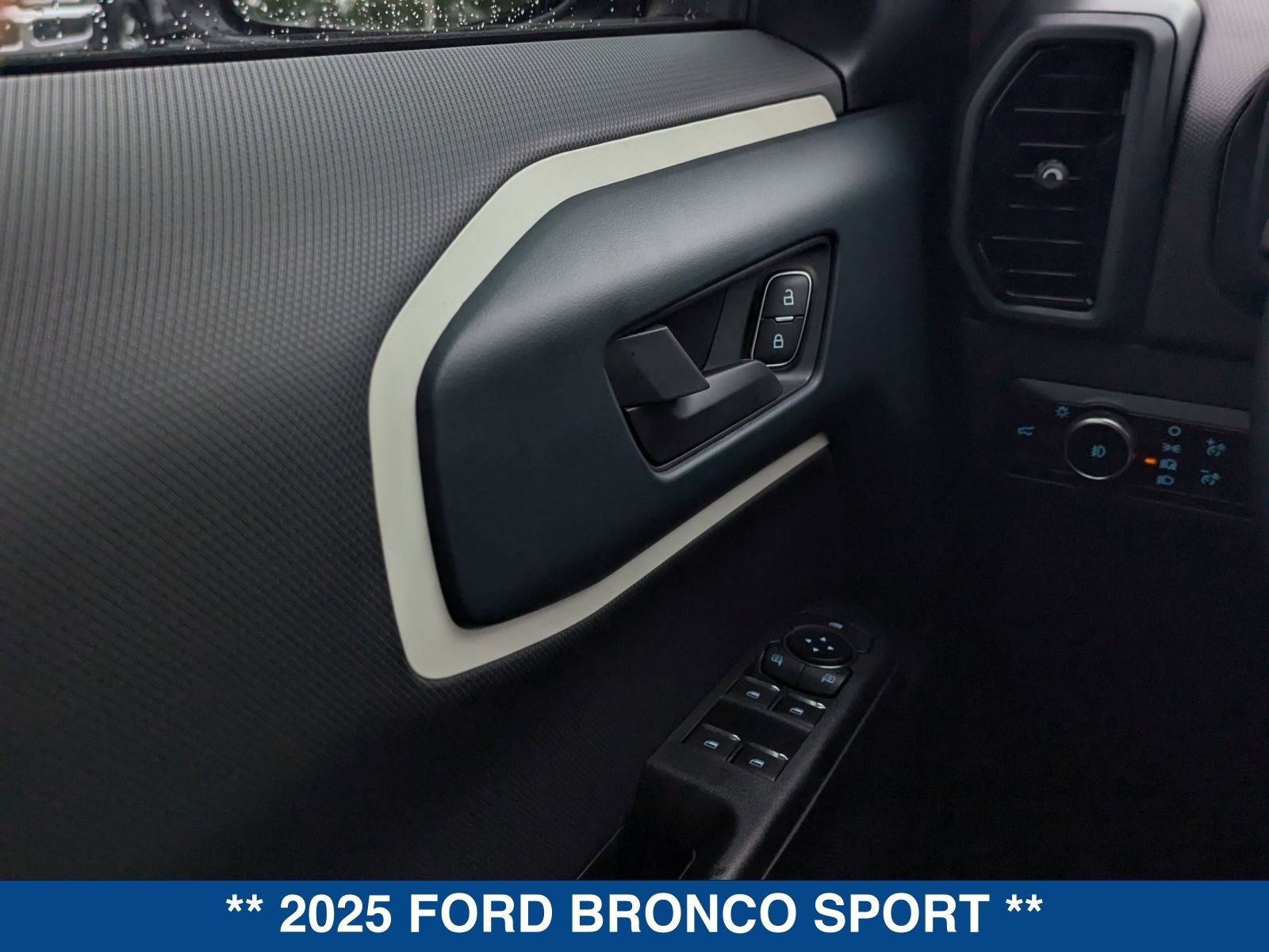 New 2025 Ford Bronco Sport Heritage w/ Convenience Package image 24