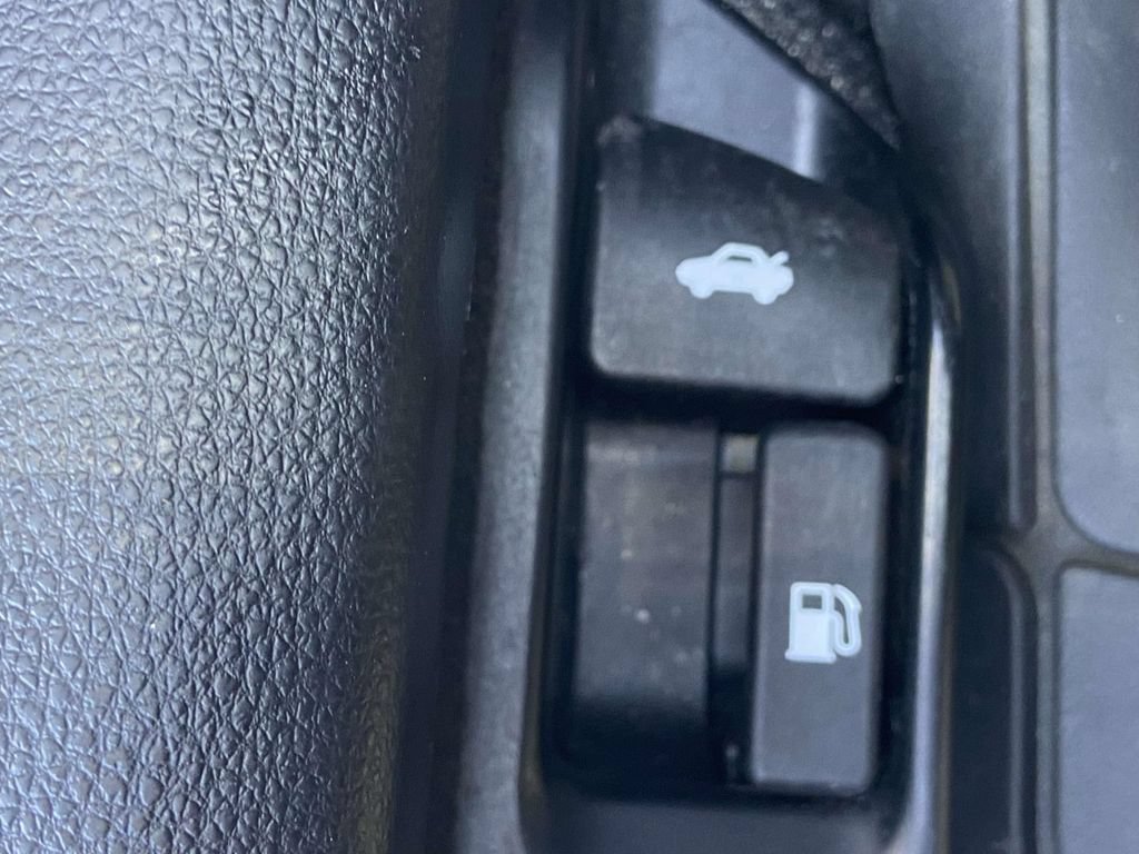 Used 2025 Toyota Corolla SE FWD image 30