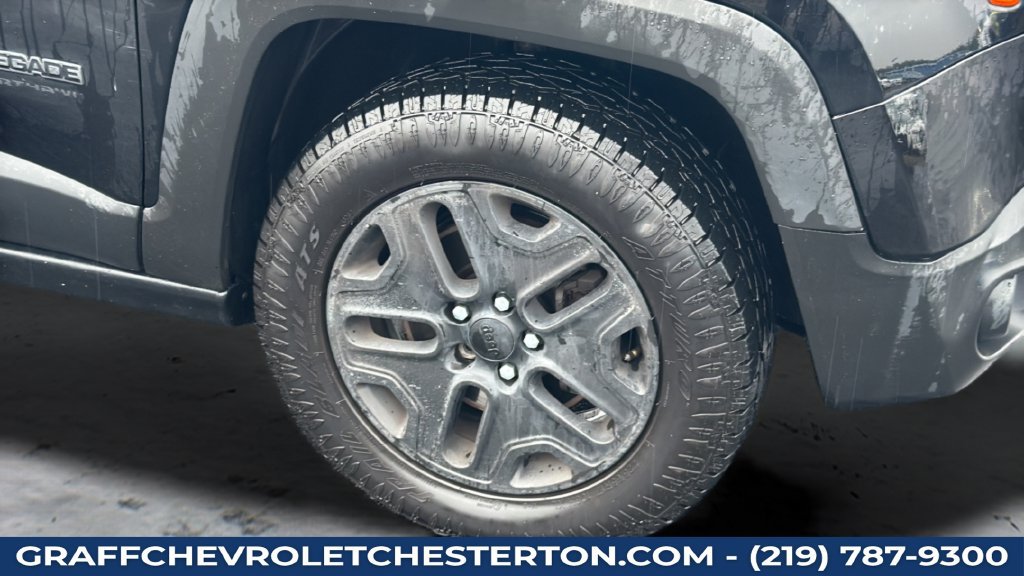 Used 2017 Jeep Renegade Trailhawk AWD/4WD image 30