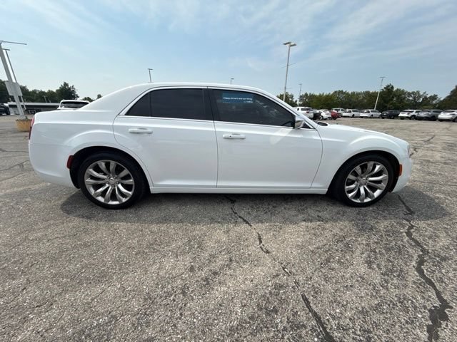 Used 2019 Chrysler 300 Touring w/ Chrome Appearance Package RWD image 7