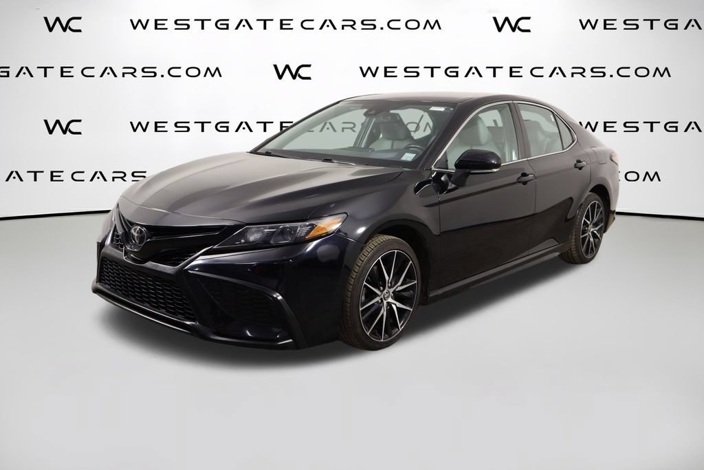 Used 2021 Toyota Camry SE w/ Convenience Package FWD image 1