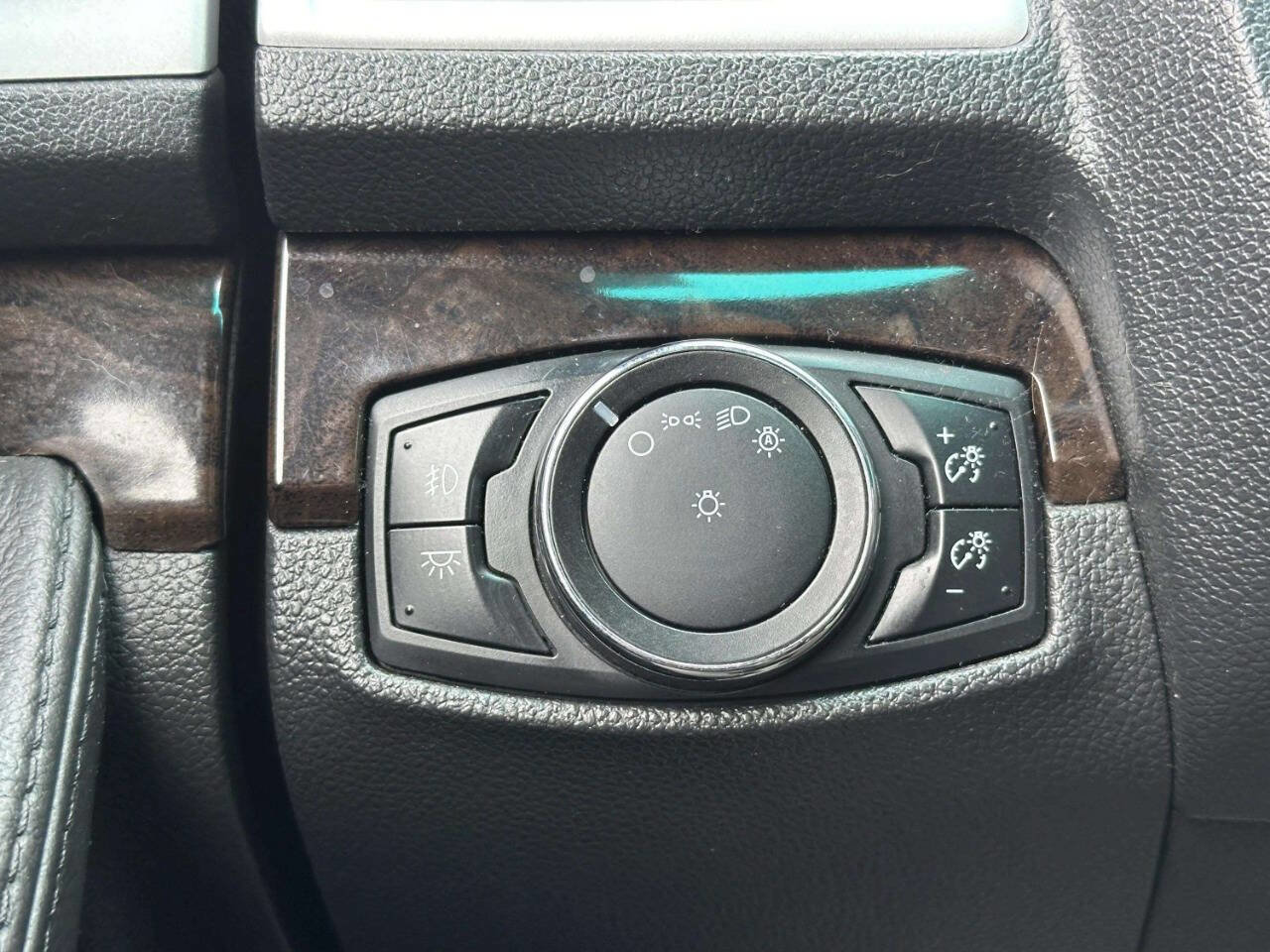 Used 2015 Ford Explorer Limited image 26