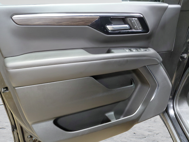 Certified 2025 Chevrolet Suburban Z71 AWD/4WD image 25