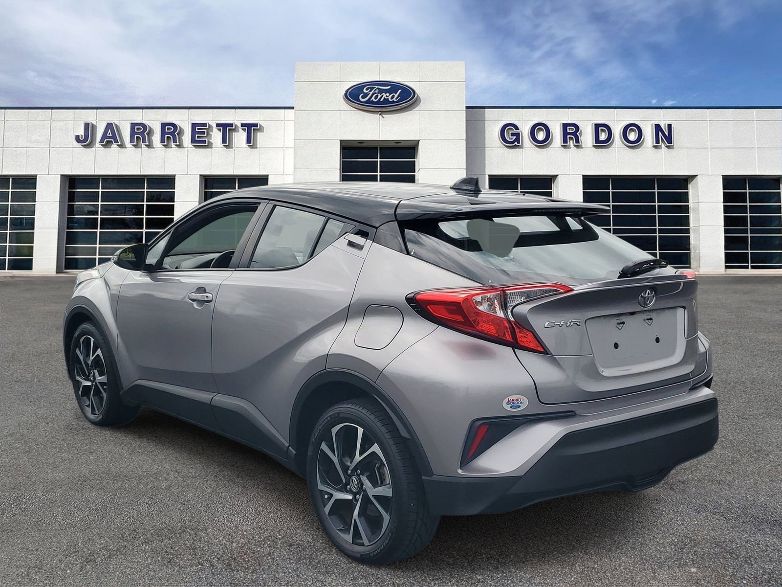 Used 2019 Toyota C-HR XLE FWD image 3