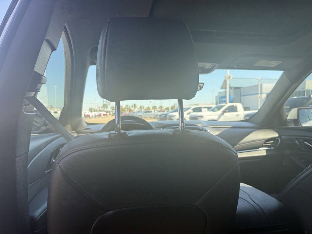 Used 2023 Chevrolet Traverse High Country w/ LPO, Floor Liner Package image 33