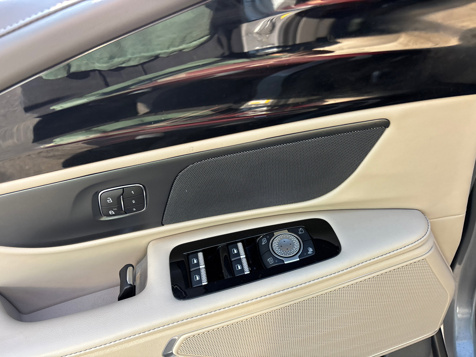 Certified 2024 Lincoln Nautilus Reserve AWD/4WD image 12