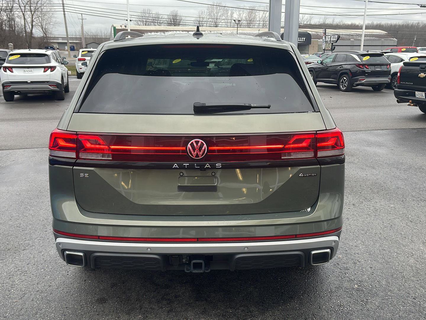 Used 2025 Volkswagen Atlas Peak Edition SE image 5