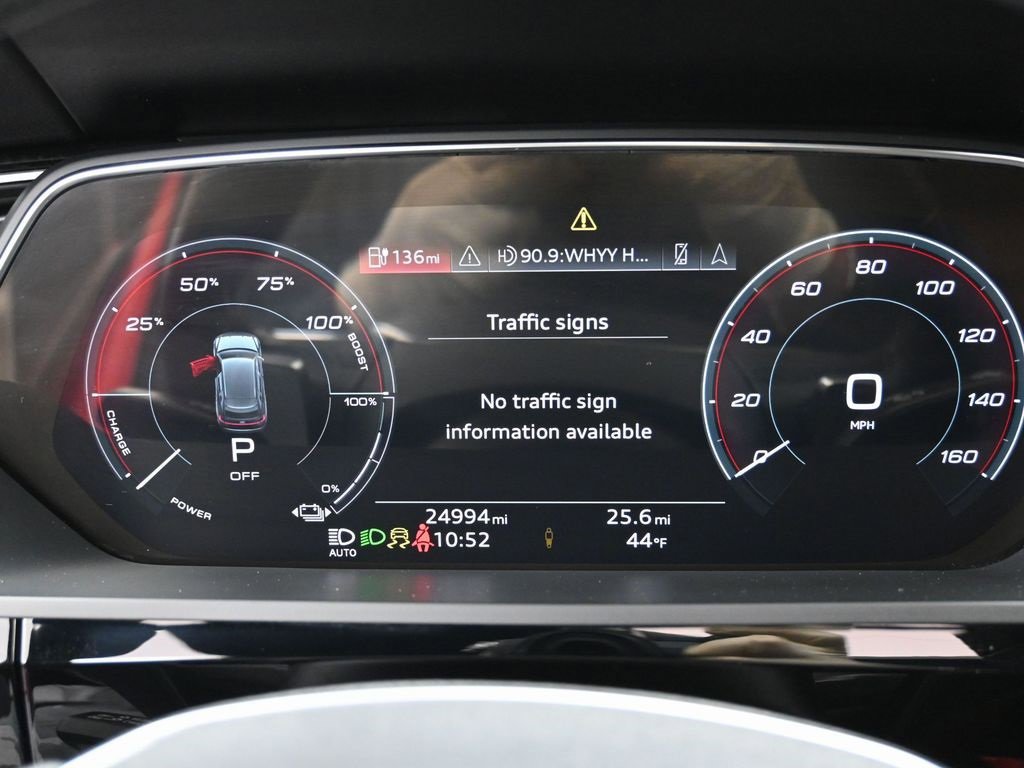 Used 2022 Audi e-tron Premium Plus w/ Premium Plus Package image 22