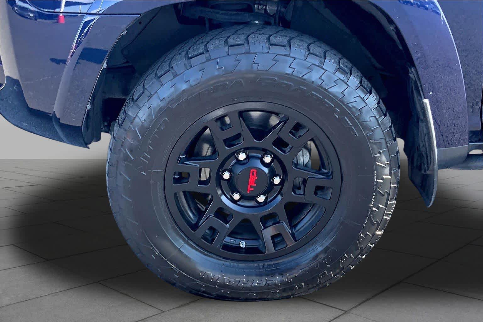 Used 2019 Toyota 4Runner TRD Off-Road Premium AWD/4WD image 11