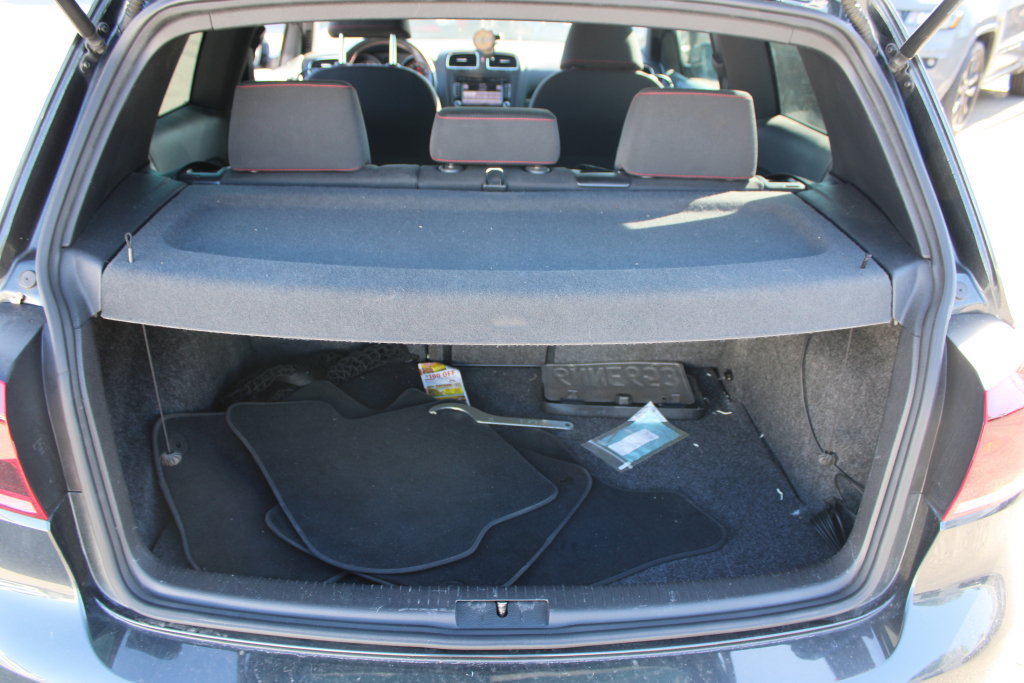Used 2011 Volkswagen Golf 2-Door FWD image 9