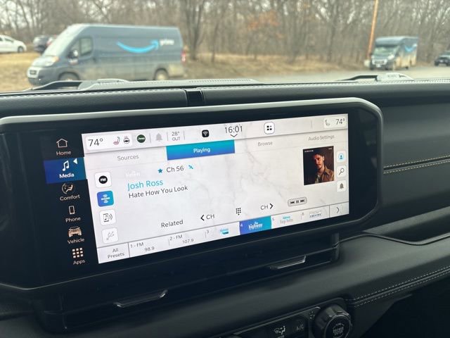 Used 2024 Jeep Wrangler Sahara image 15