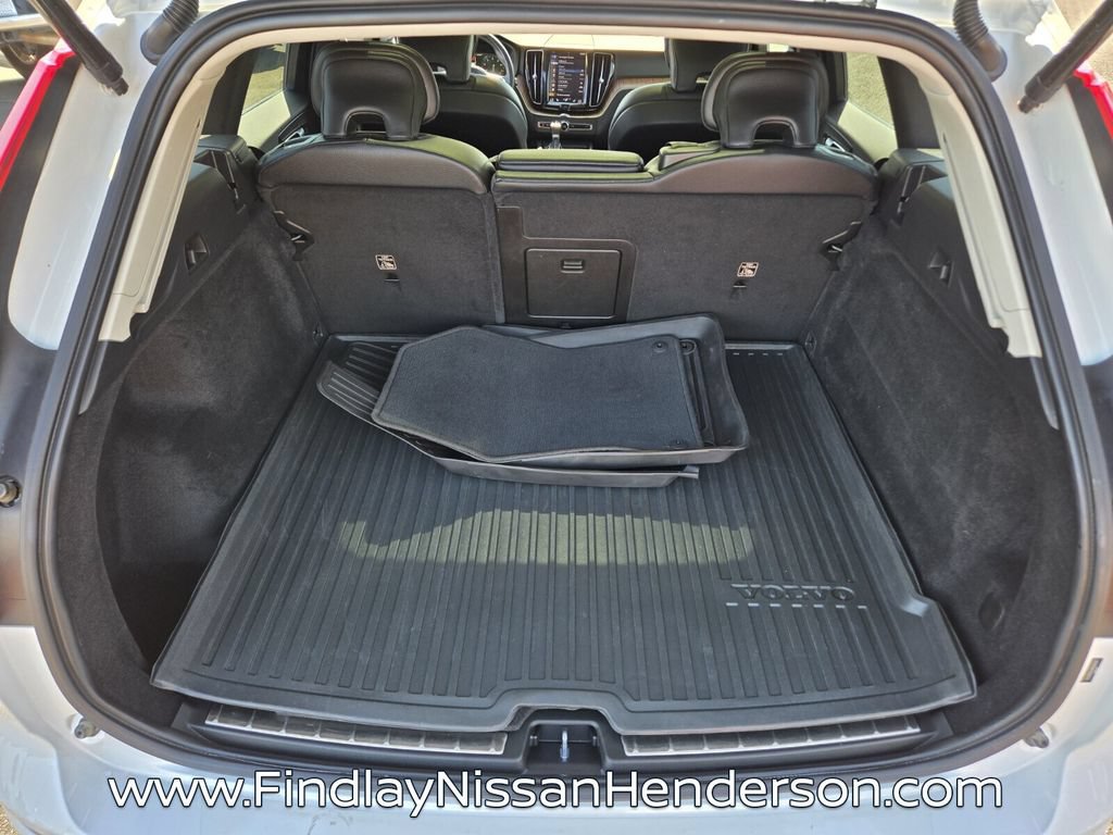 Used 2021 Volvo XC60 T5 Momentum w/ Climate Package FWD image 15