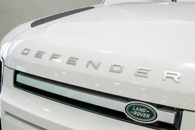 Used 2021 Land Rover Defender 110 SE AWD/4WD image 70