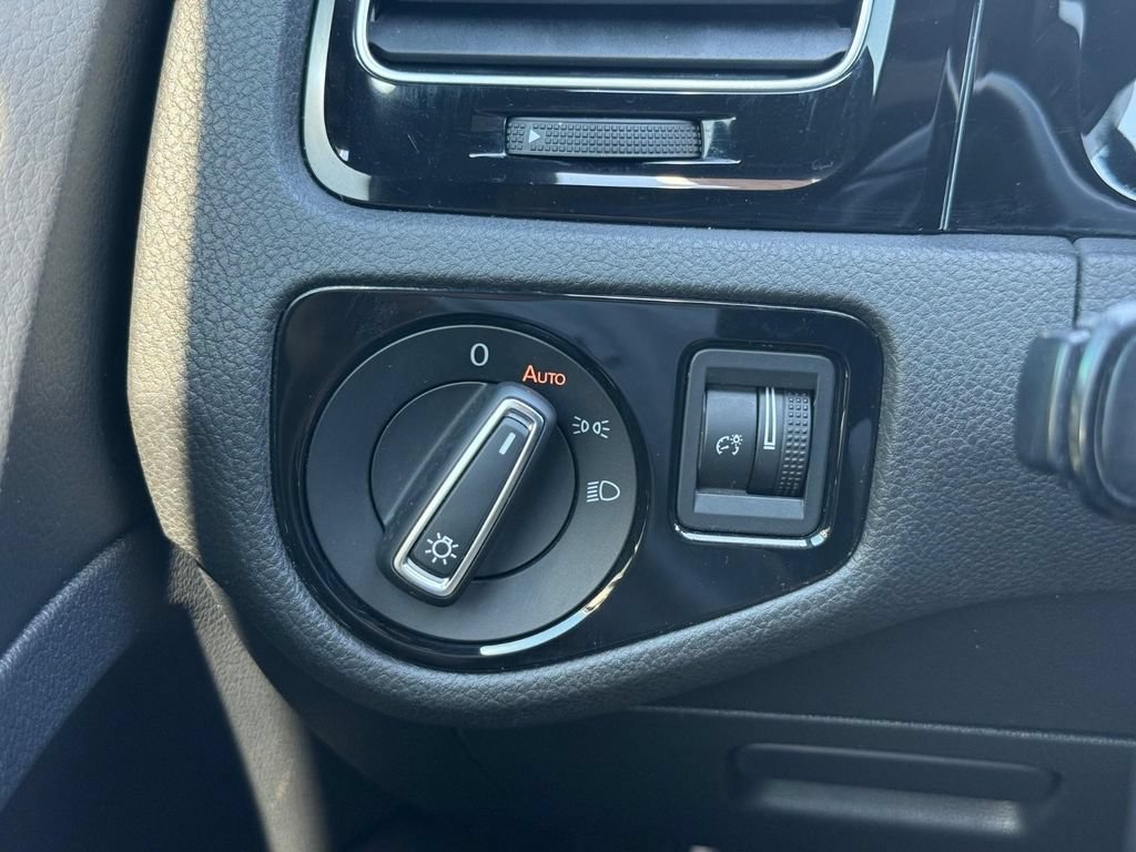 Used 2017 Volkswagen Golf R 4-Door AWD/4WD image 22