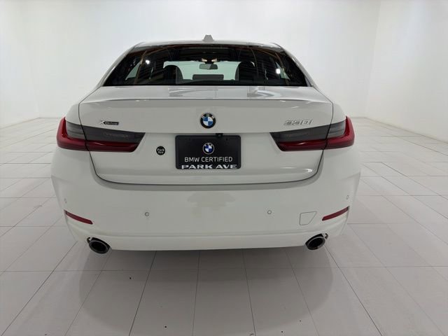 Certified 2023 BMW 330i xDrive Sedan w/ Driving Assistance Package image 4