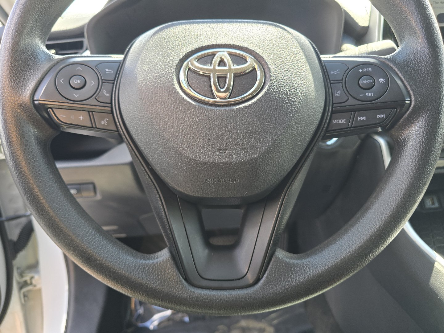 Used 2024 Toyota RAV4 XLE FWD image 31