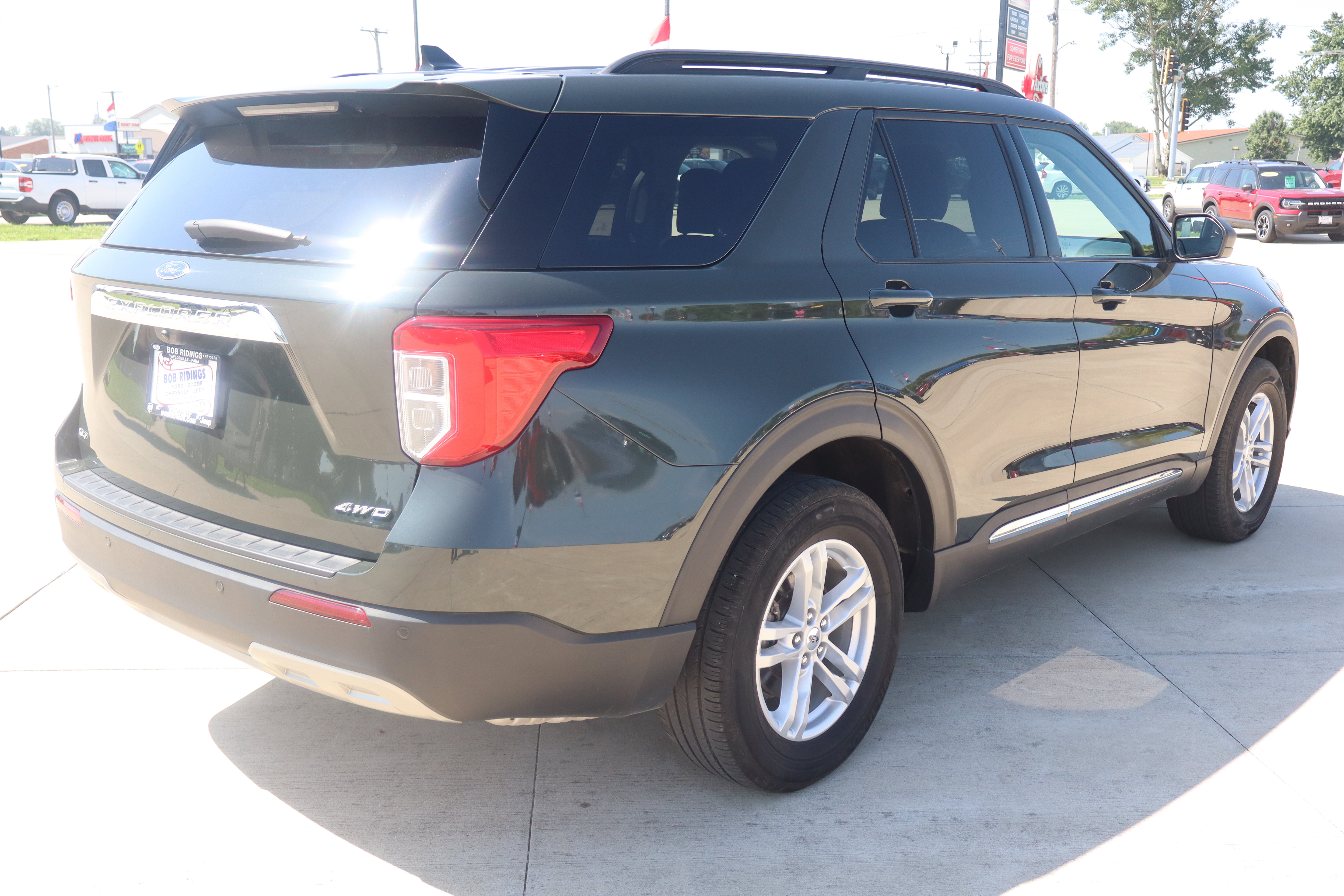 Used 2023 Ford Explorer XLT w/ Equipment Group 202A AWD/4WD image 5