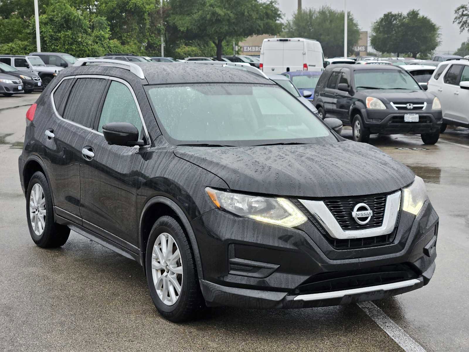 Used 2017 Nissan Rogue SV w/ SV Premium Package FWD image 3