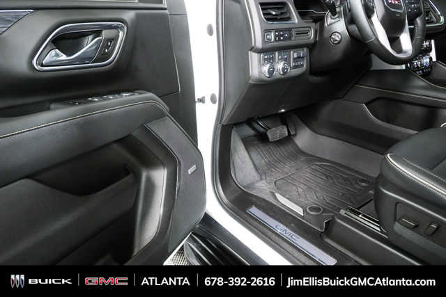 Used 2023 GMC Yukon SLT w/ SLT Premium Package image 8