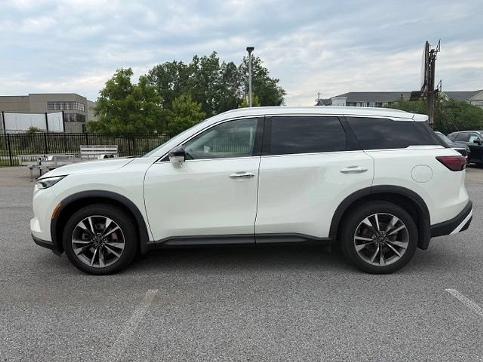 Used 2023 INFINITI QX60 Luxe w/ Performance Audio Package AWD/4WD image 4