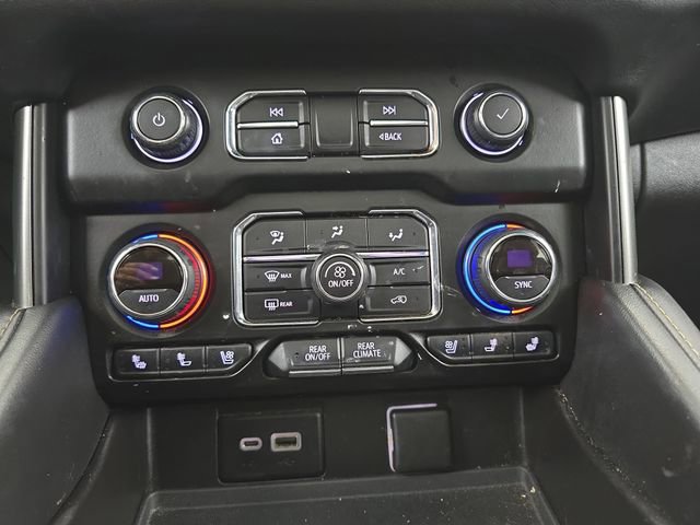 Used 2021 Chevrolet Suburban Premier w/ Premium Package image 33