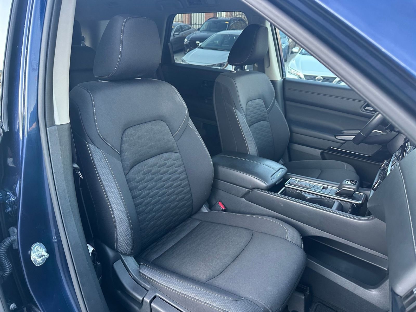 Used 2025 Nissan Pathfinder SV image 37