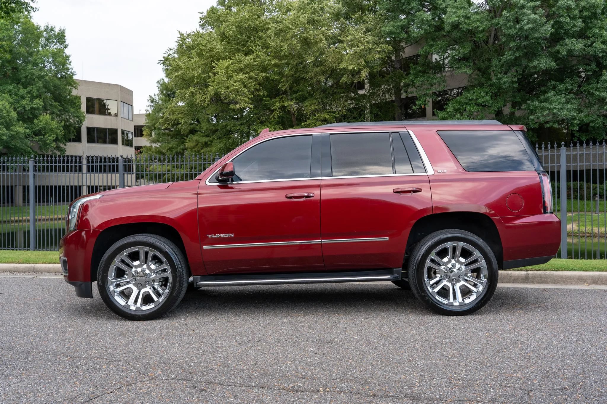 Used 2018 GMC Yukon SLT w/ Premium Edition RWD image 9