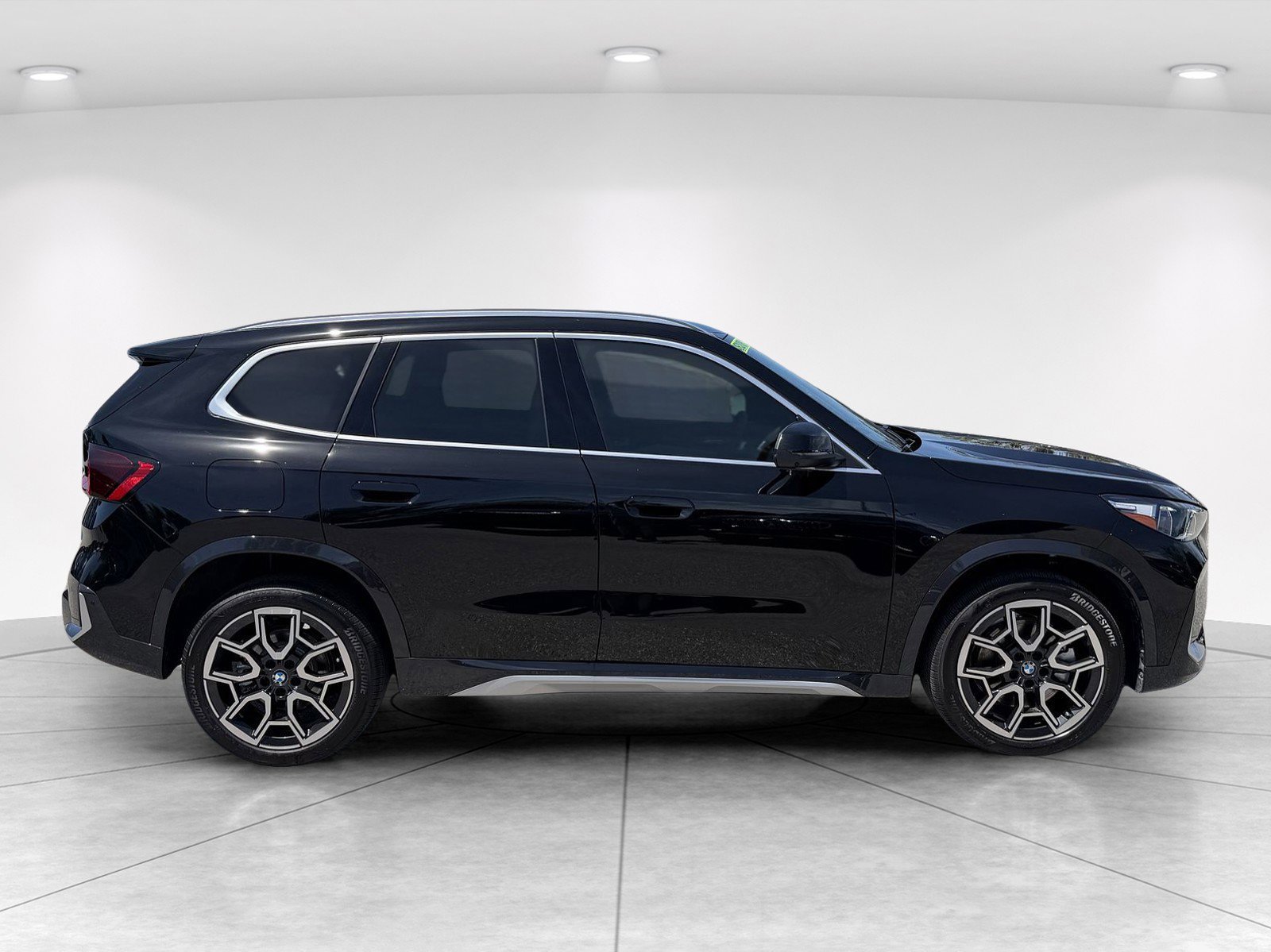 New 2026 BMW X1 xDrive28i w/ Technology Package AWD/4WD image 3