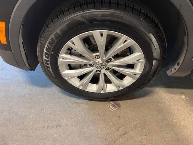 Used 2020 Volkswagen Tiguan S image 29