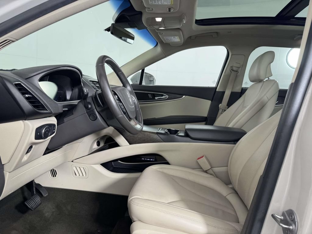 Used 2019 Lincoln Nautilus Select AWD/4WD image 4