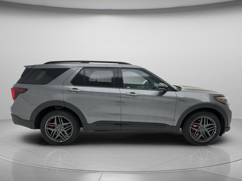 Used 2025 Ford Explorer ST-Line w/ ST-Line Street Pack AWD/4WD image 4