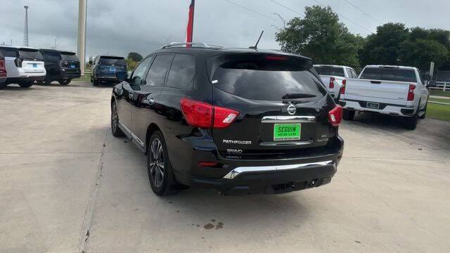 Used 2017 Nissan Pathfinder Platinum w/ Family Entertainment Package AWD/4WD image 7