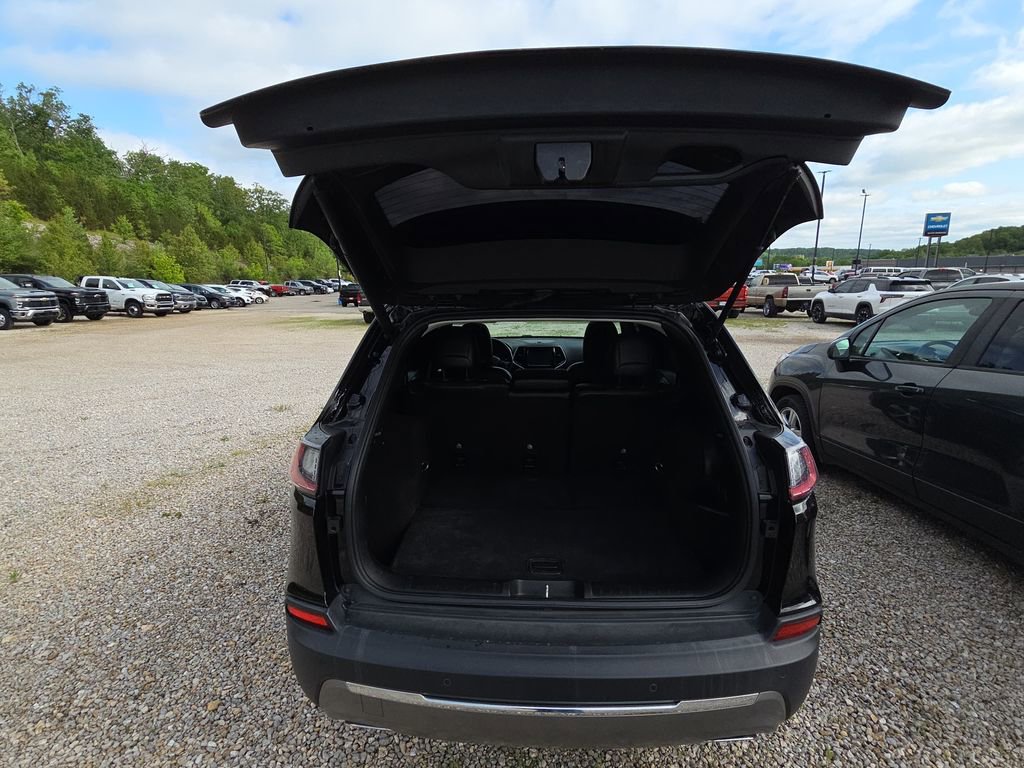 Used 2019 Jeep Cherokee Limited w/ Luxury Group AWD/4WD image 14