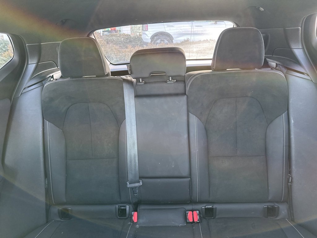 Certified 2023 Volvo XC40 B5 Ultimate w/ Protection Package Premier image 25