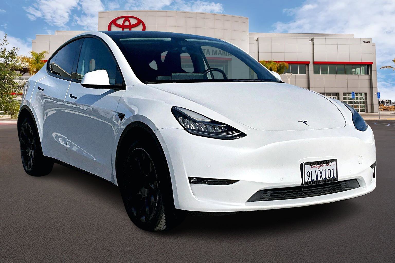 Used 2022 Tesla Model Y Long Range image 1