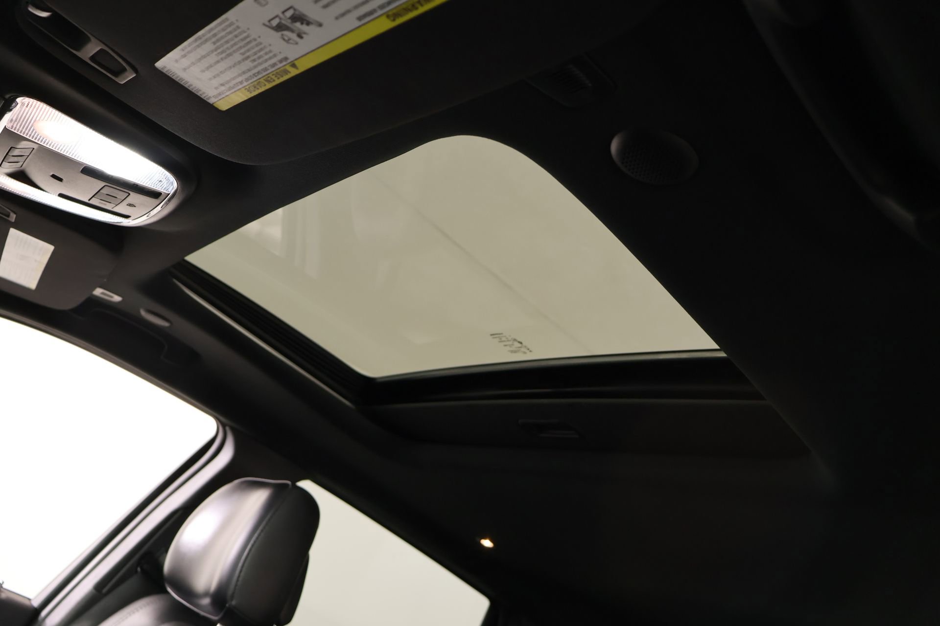 Used 2018 Jeep Grand Cherokee Altitude image 16