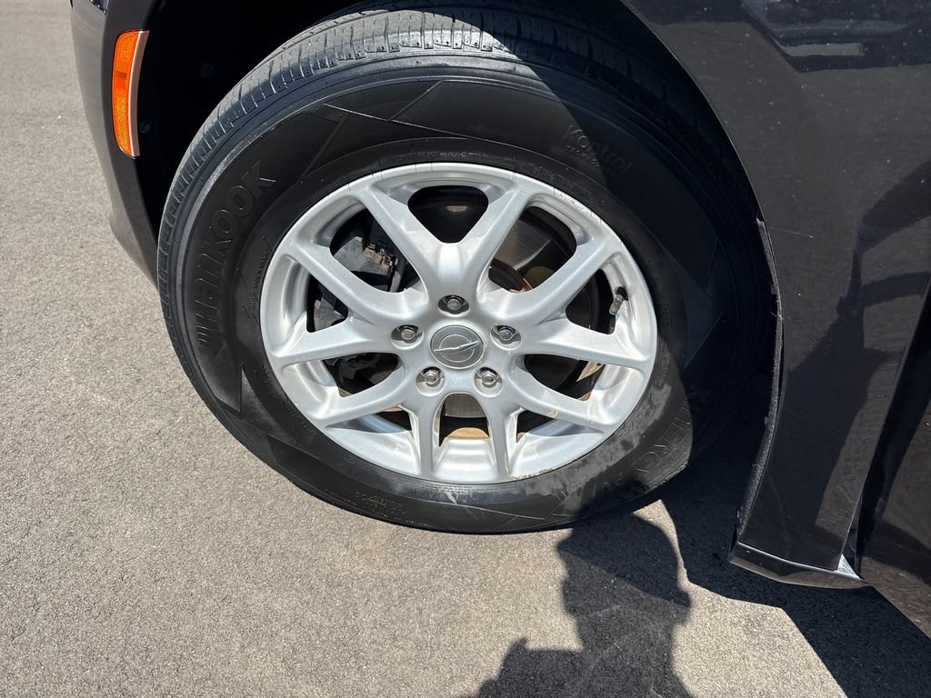 Used 2017 Chrysler Pacifica Touring FWD image 27