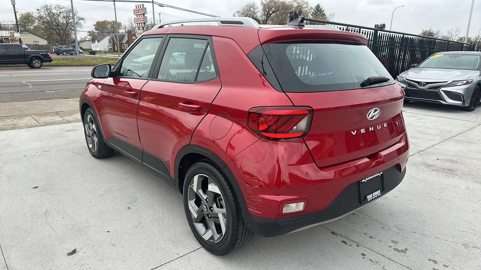 Used 2022 Hyundai Venue SEL image 7