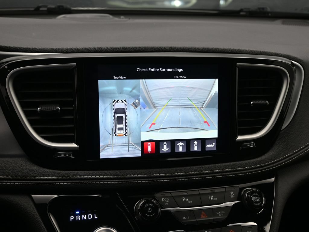Used 2024 Chrysler Pacifica Limited FWD image 18