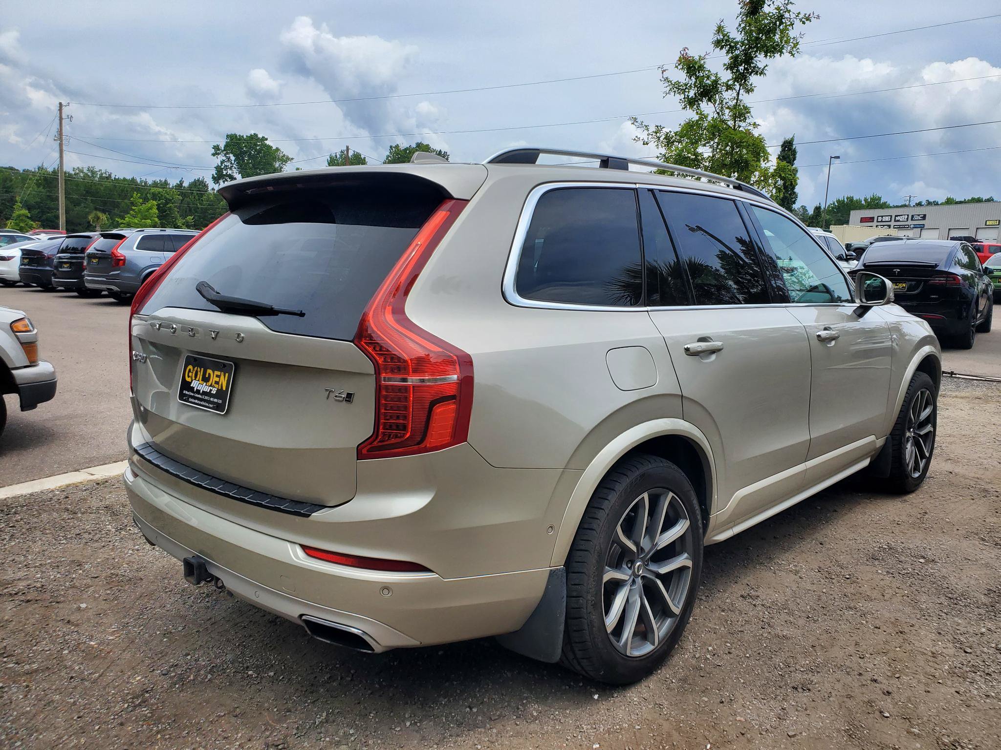 Used 2017 Volvo XC90 T6 Momentum w/ Vision Package AWD/4WD image 7