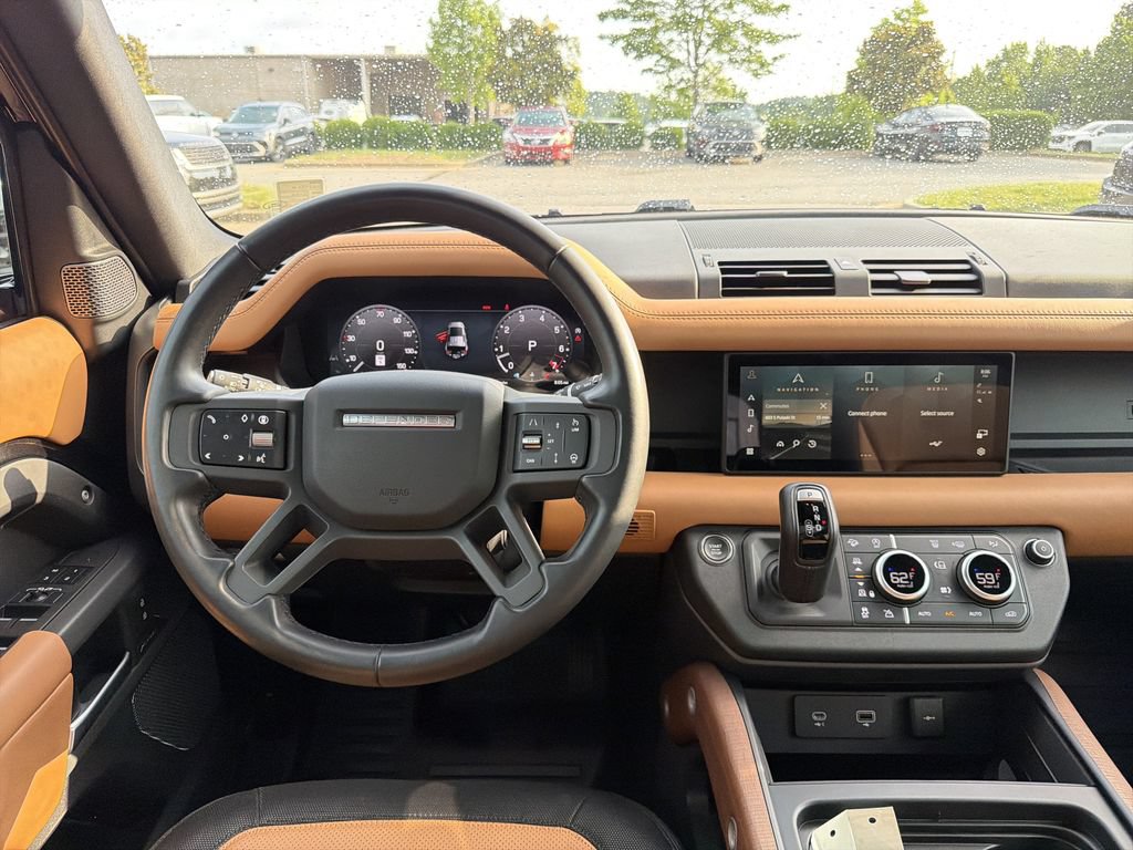 Used 2024 Land Rover Defender 110 X-Dynamic SE AWD/4WD image 4