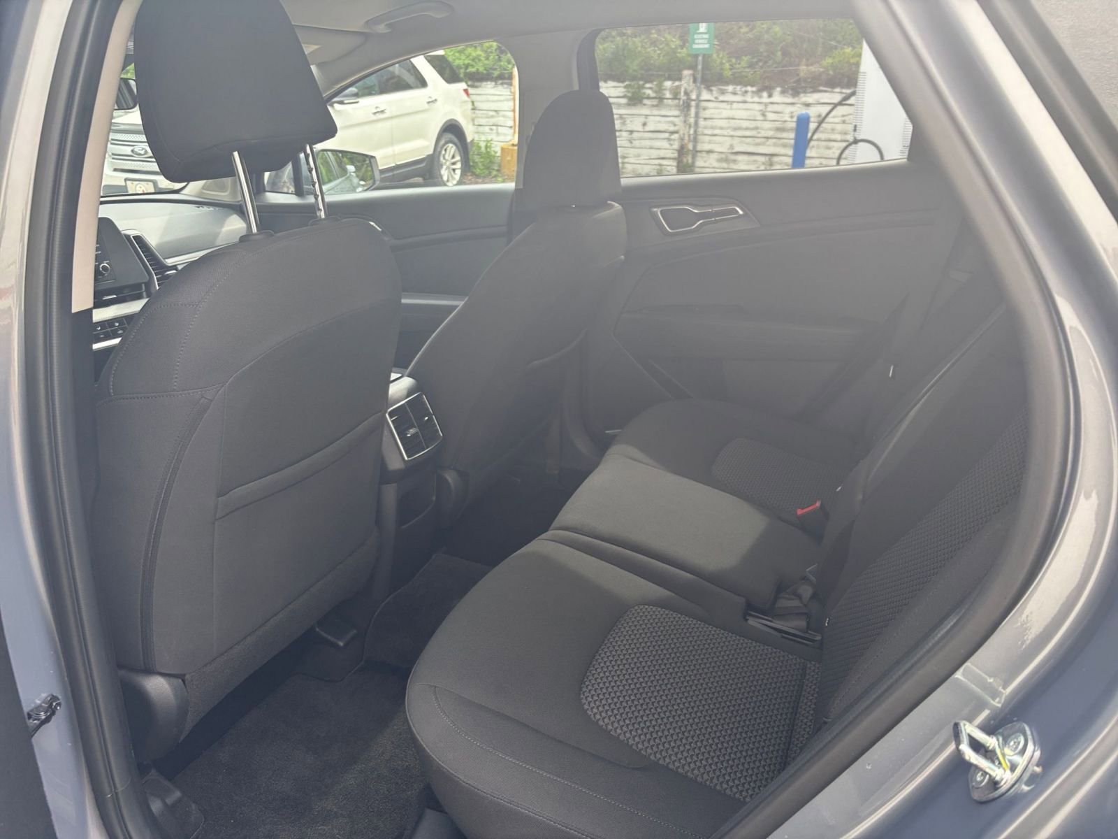 Used 2025 Kia Sportage LX AWD/4WD image 36