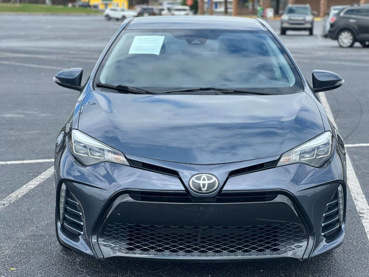 Used 2018 Toyota Corolla SE image 2